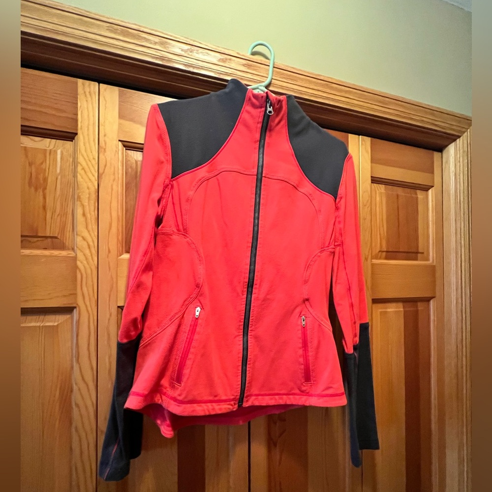 Lululemon running jacket. Full zip with pockets.